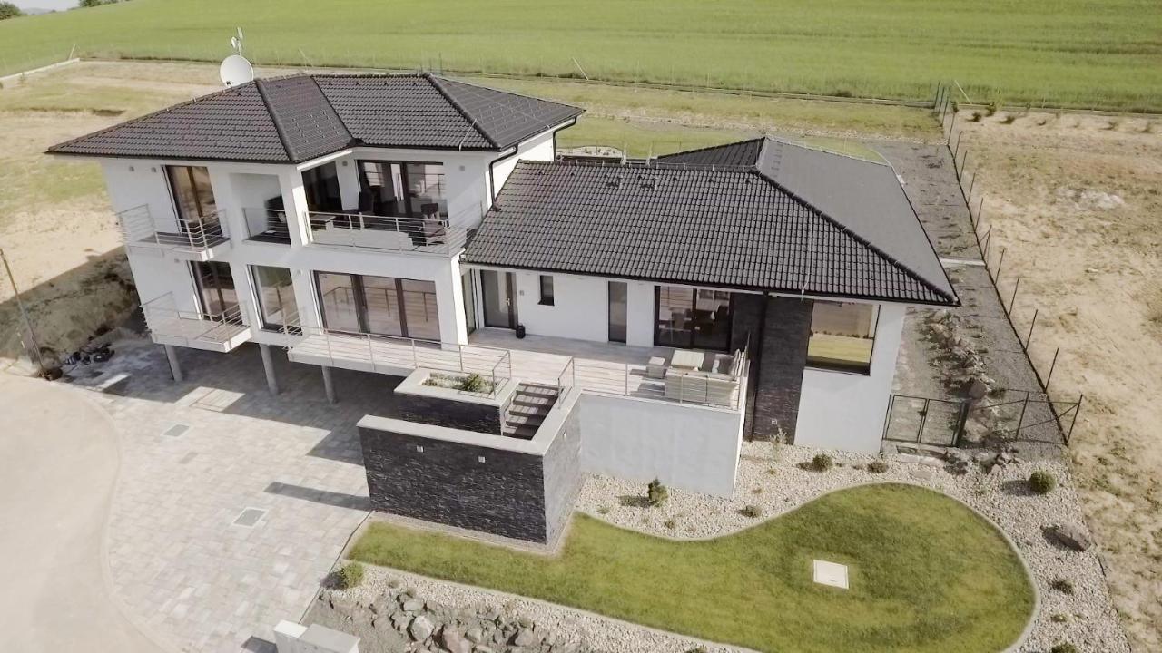 Moravany nad Váhom Luxury Villa מראה חיצוני תמונה