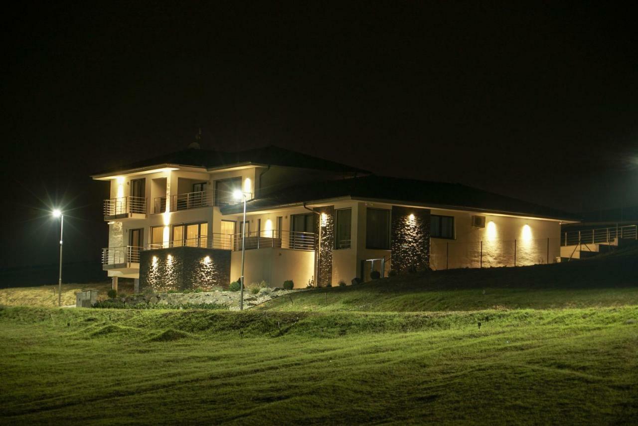 Moravany nad Váhom Luxury Villa מראה חיצוני תמונה