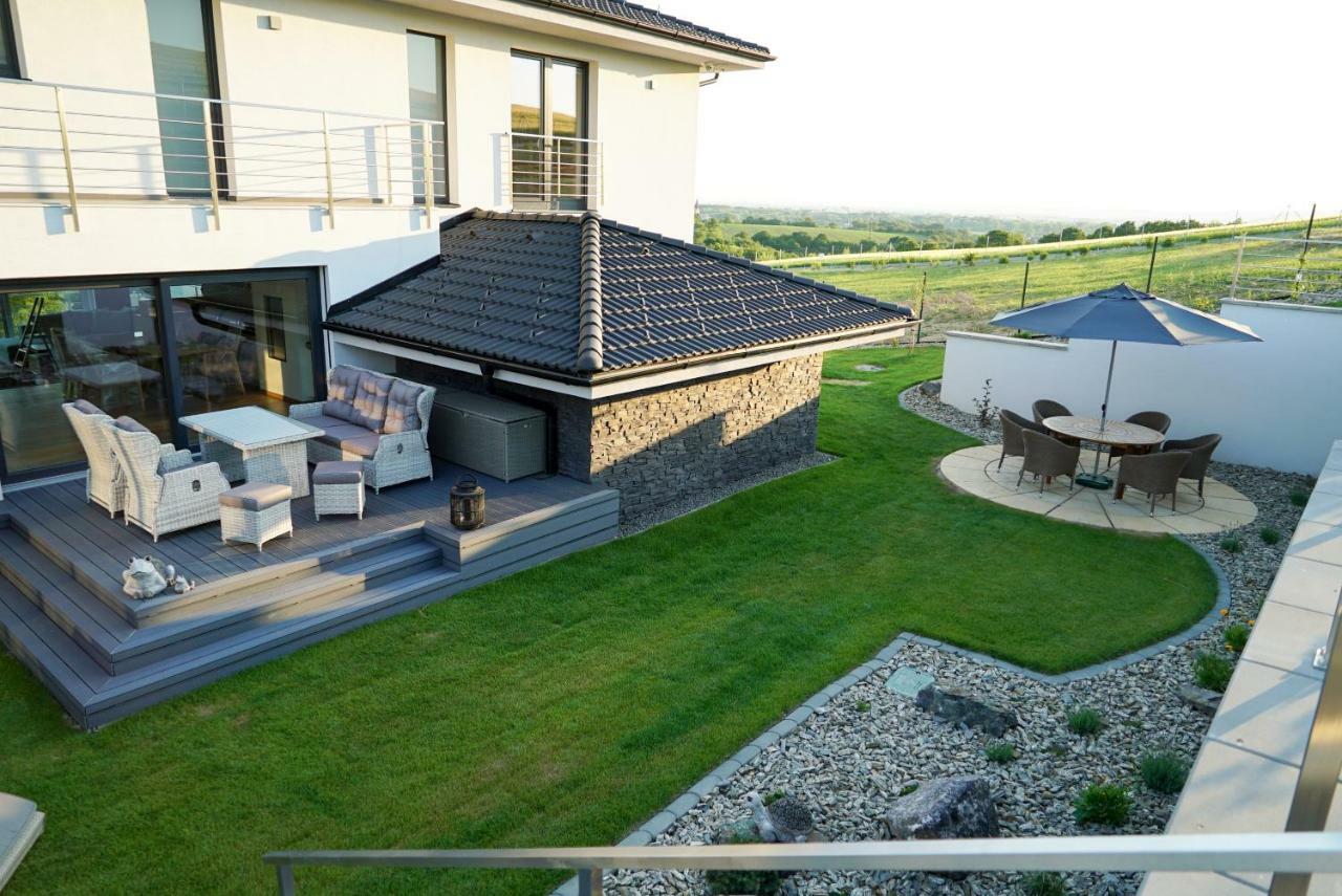 Moravany nad Váhom Luxury Villa מראה חיצוני תמונה