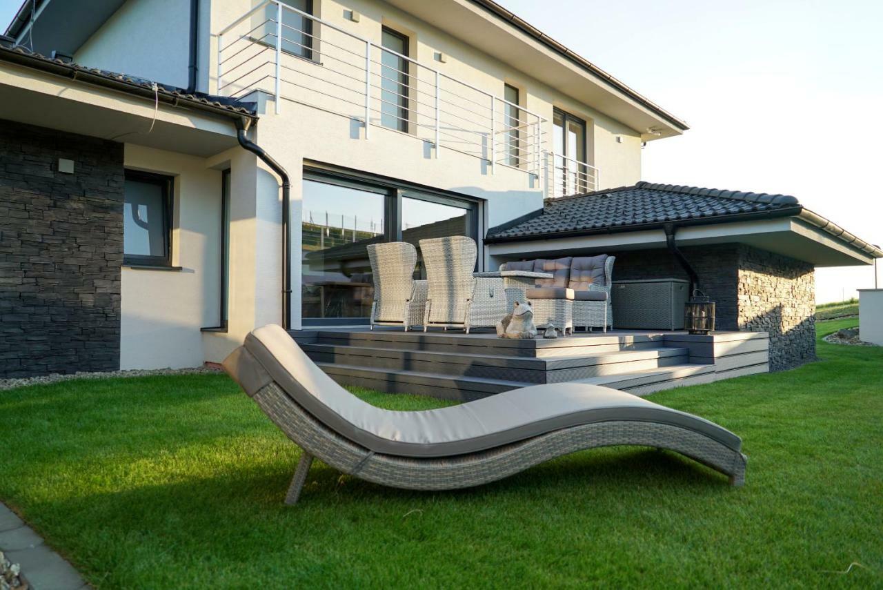 Moravany nad Váhom Luxury Villa מראה חיצוני תמונה
