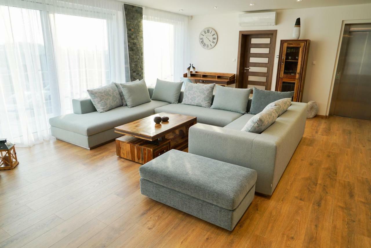 Moravany nad Váhom Luxury Villa מראה חיצוני תמונה