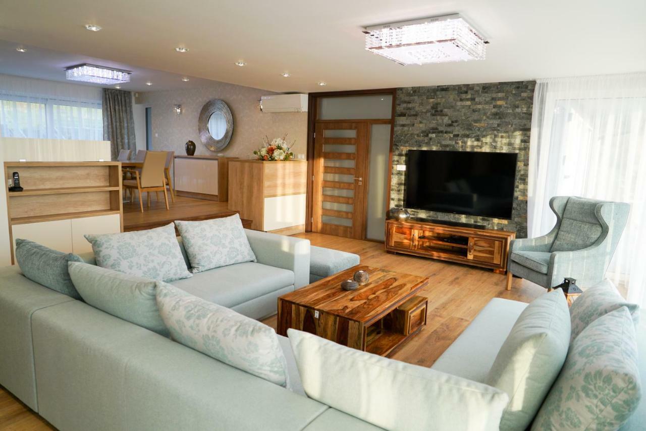 Moravany nad Váhom Luxury Villa מראה חיצוני תמונה