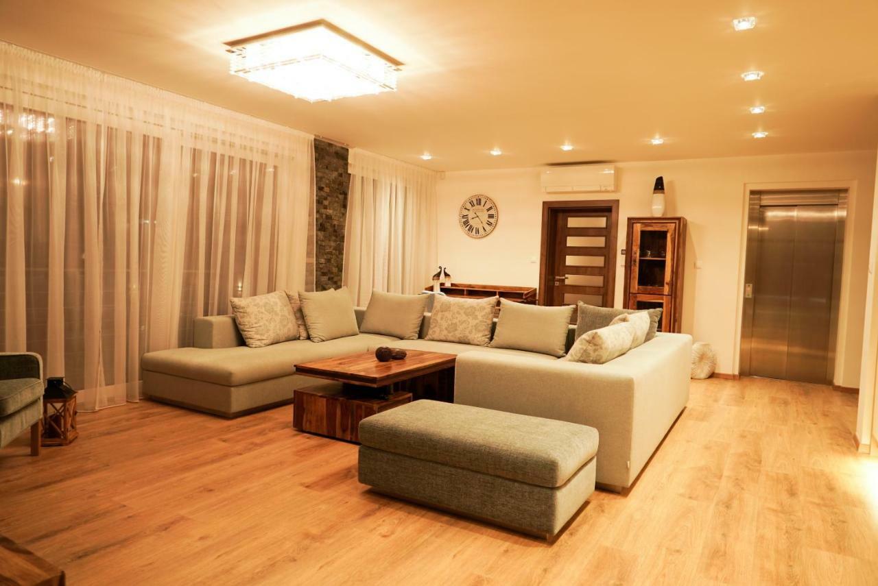 Moravany nad Váhom Luxury Villa מראה חיצוני תמונה
