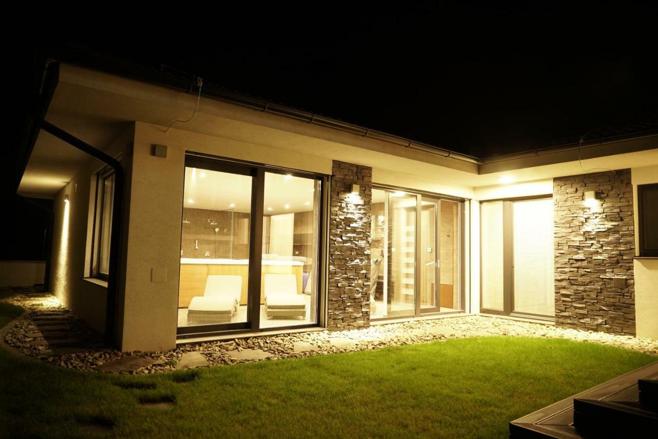 Moravany nad Váhom Luxury Villa מראה חיצוני תמונה